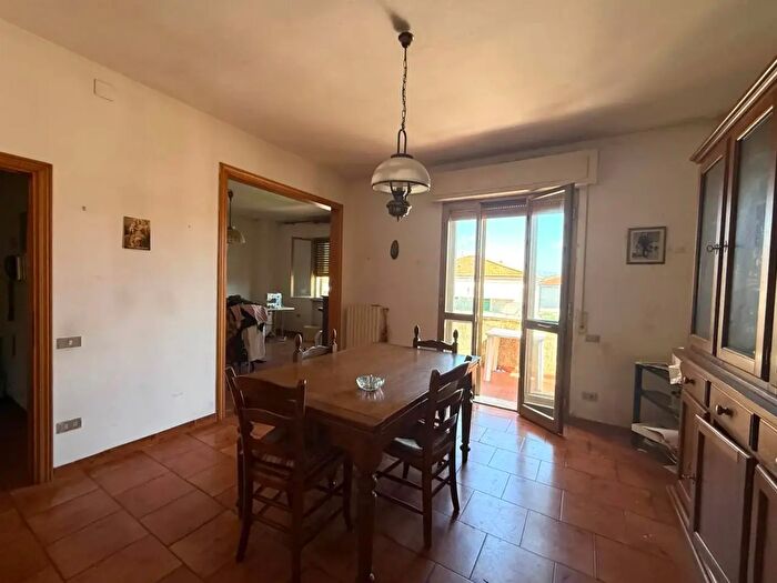 Appartamento con 6 locali in vendita in Cecina