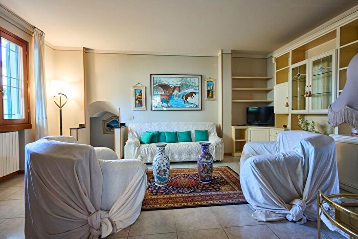 Appartamento con 6 locali in vendita in Empoli