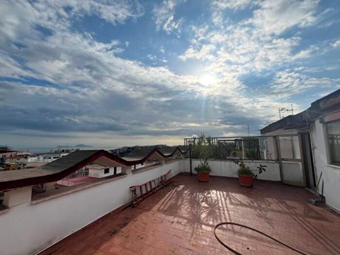 Appartamento quadrilocale in vendita in Via Francesco Cilea, Napoli