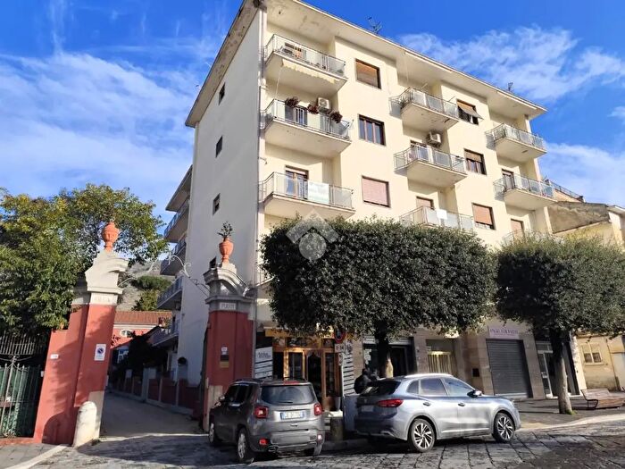 Appartamento trilocale in vendita in Via Appia, Santa Maria A Vico