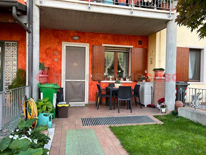 Appartamento trilocale in vendita in Via Brigata Sassari, Vigasio