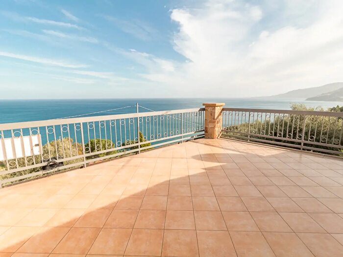 Casa con 8 locali in vendita in Via delle Muse, Cefalu'
