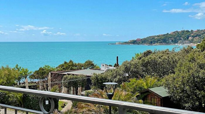 Appartamento trilocale in affitto in Via di Villa Marina, Castiglioncello, Rosignano Marittimo