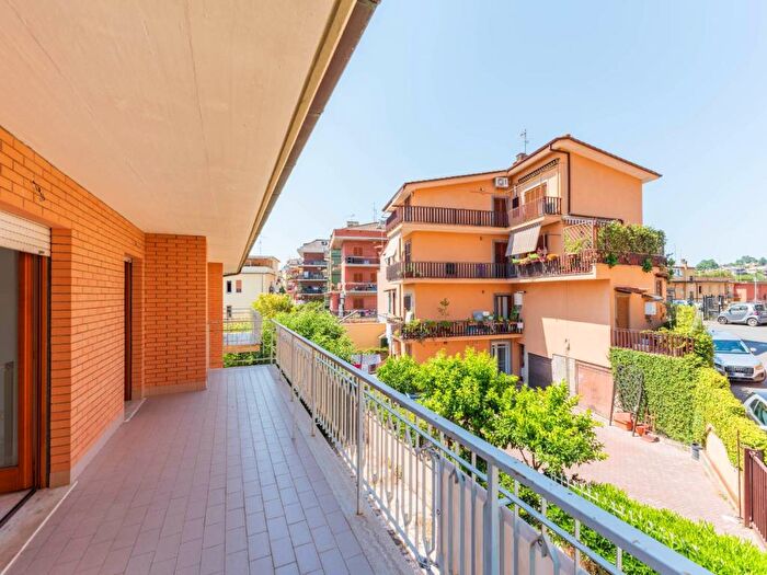 Appartamento quadrilocale in vendita in Via Castel Cellesi, Grottarossa Saxa Rubra, Roma