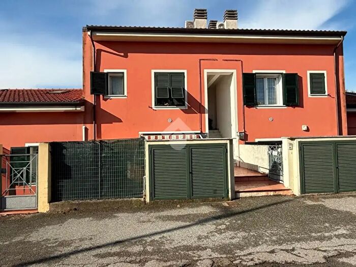 Appartamento trilocale in vendita in Via Nino Bixio, Santo Stefano Di Magra