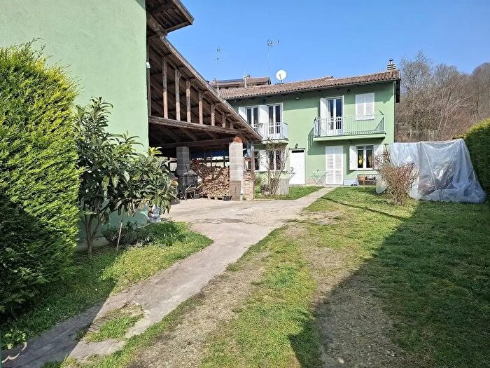 Casa con 6 locali in vendita in Frazione Sessant, Asti