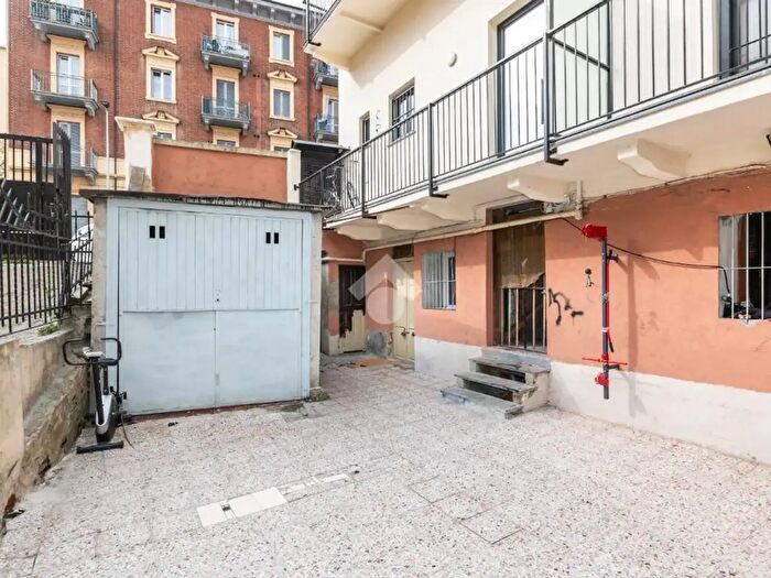 Appartamento quadrilocale in vendita in Via Vincenzo Troya, Torino