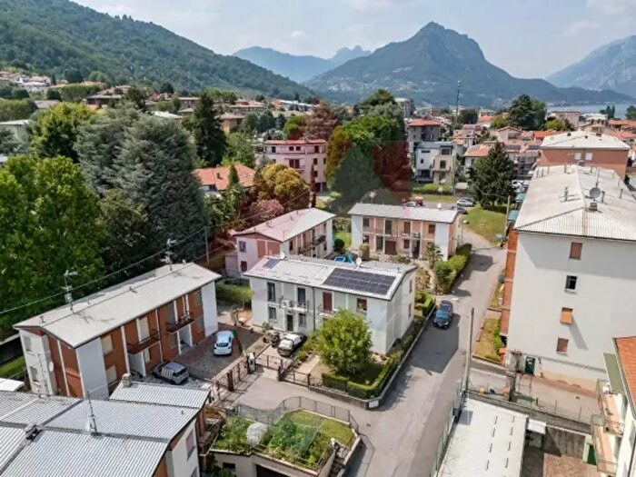 Casa quadrilocale in vendita in Via Senatore Pietro Amigoni, Olginate
