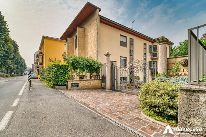 Casa con 5 locali in vendita in Via Cesare Battisti, Melegnano