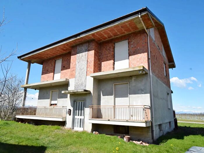 Casa con 5 locali in vendita in Via Mondovì F, Pianfei