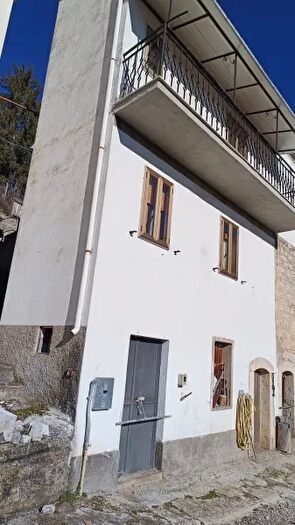 Casa con 6 locali in vendita in Via Coste Snc, Sessano Del Molise