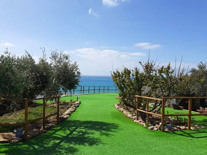 Casa con 9 locali in vendita in Via Salvatore Allende, Sciacca