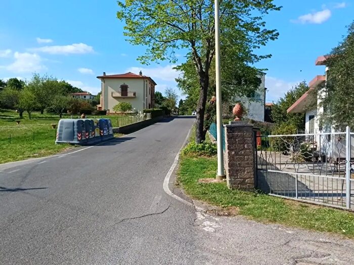 Appartamento con 5 locali in vendita in Semproniano