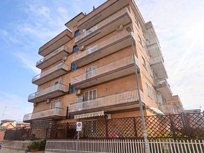 Appartamento trilocale in vendita in Via Monteriggioni, Fidene, Roma