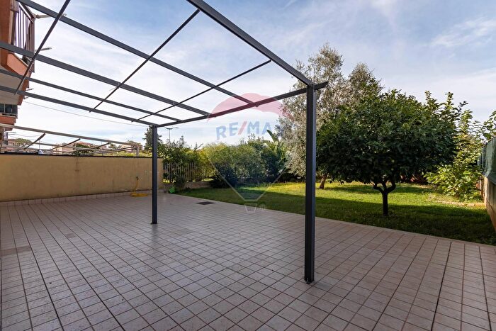 Appartamento con 6 locali in vendita in Viale Pietro Nenni, Floridia