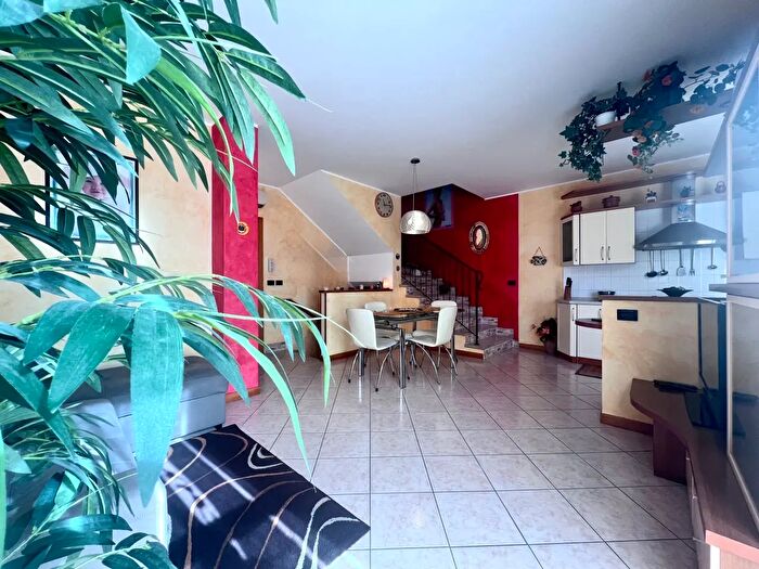 Casa con 6 locali in vendita in Piazza R Rossellini, Cesena