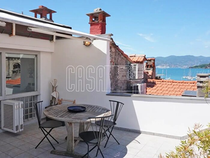 Appartamento quadrilocale in vendita in Via Andrea Doria, Lerici