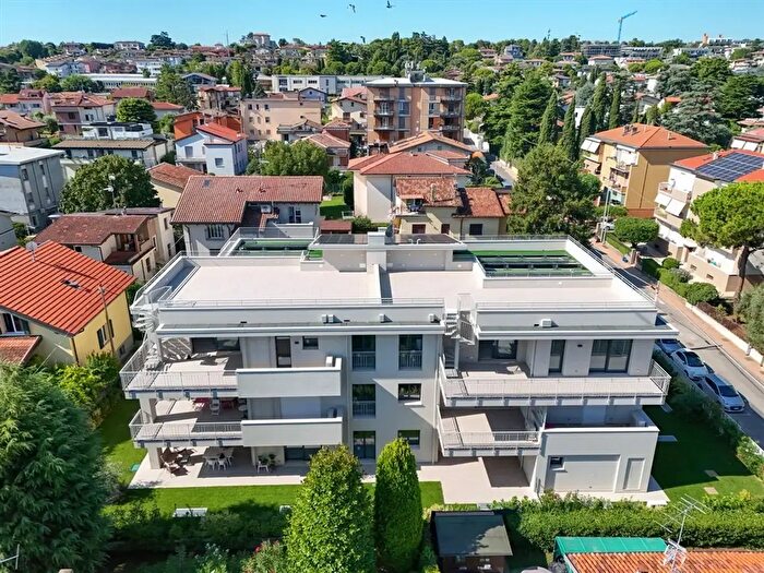 Appartamento trilocale in vendita in Via G Rambotti, Desenzano Del Garda