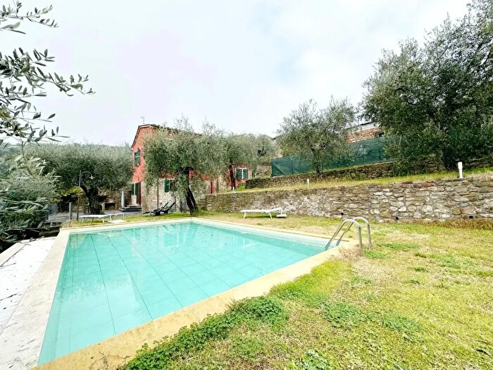 Casa con 7 locali in vendita in Buggiano