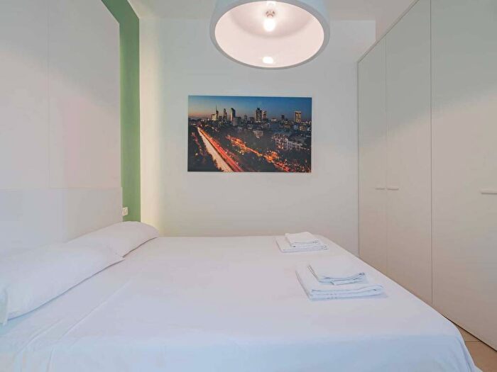 Appartamento trilocale in affitto in Via Savona, Solari, Milano