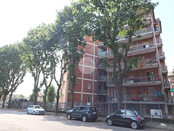 Appartamento trilocale in vendita in Via Pace, Rho