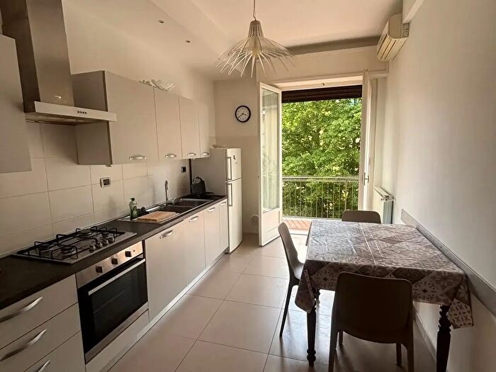 Appartamento quadrilocale in affitto in Piazza Vincenzo Fardella di Torrearsa, Firenze