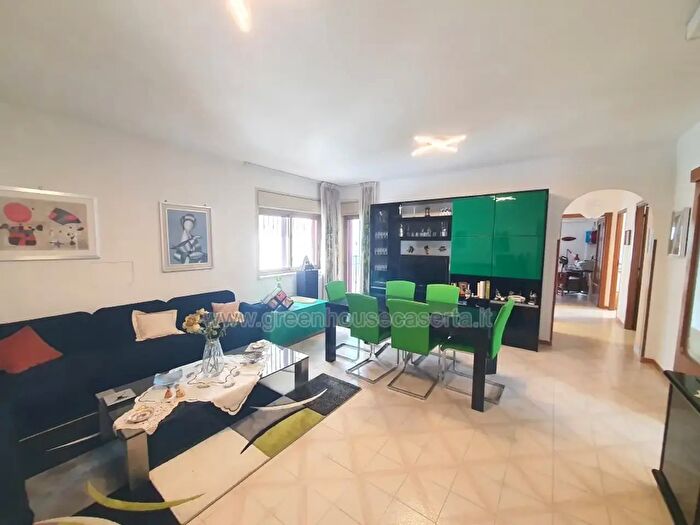 Appartamento quadrilocale in vendita in Via Guglielmo Marconi, Caserta