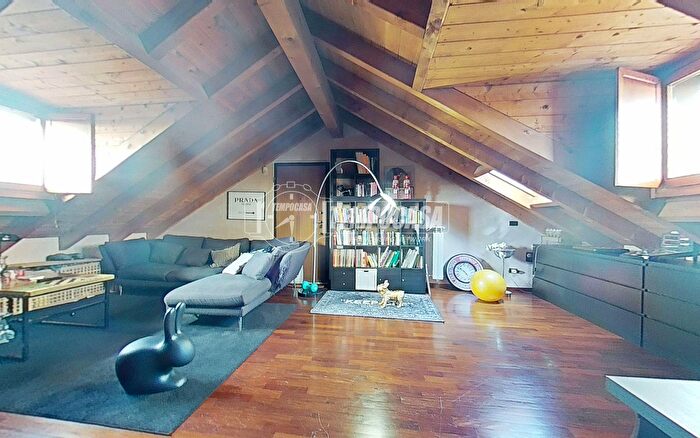 Appartamento trilocale in vendita in Via Alberto da Giussano, Biassono