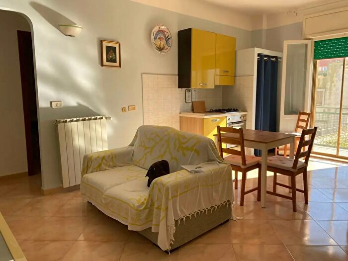 Appartamento trilocale in vendita in Via De Balzo, Brindisi