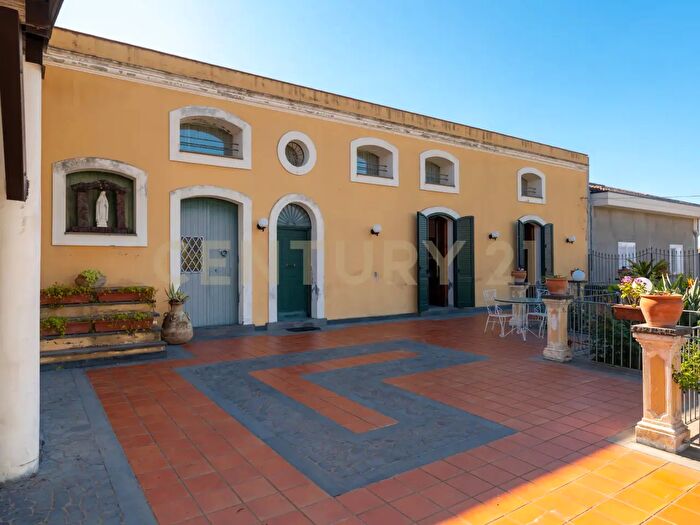 Casa con 17 locali in vendita in Via Palombaro, Santa Venerina