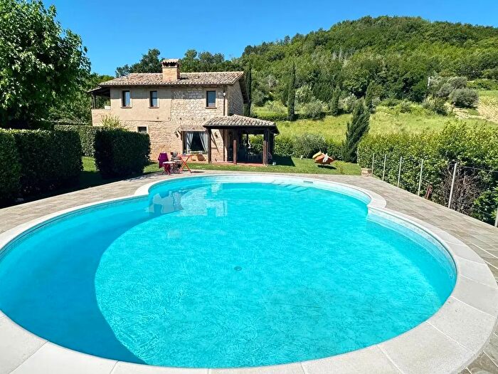 Casa con 6 locali in vendita in San Severino Marche
