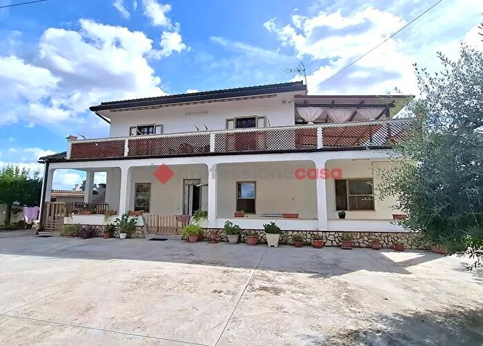 Casa con 5 locali in vendita in Via Prato Cesarino, Cisterna Di Latina