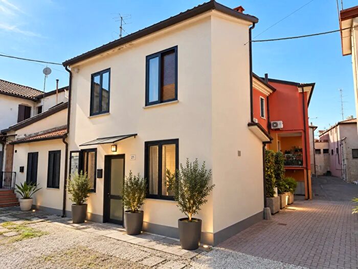Casa trilocale in vendita in Via Chiodare, Battaglia Terme