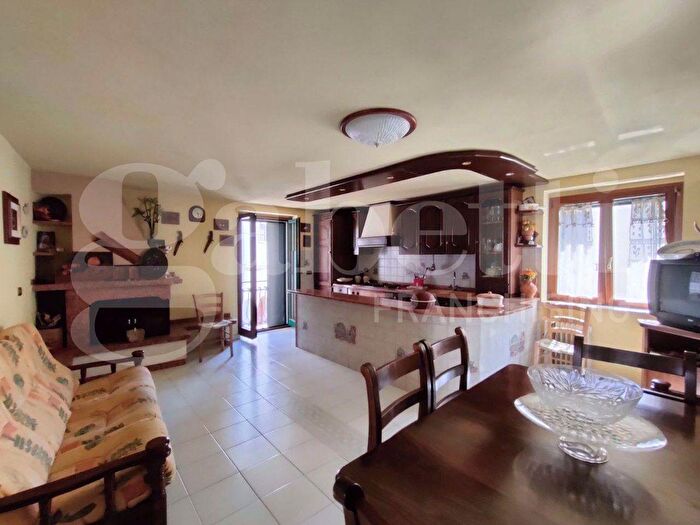 Casa quadrilocale in vendita in Via Civita, Pietraroja