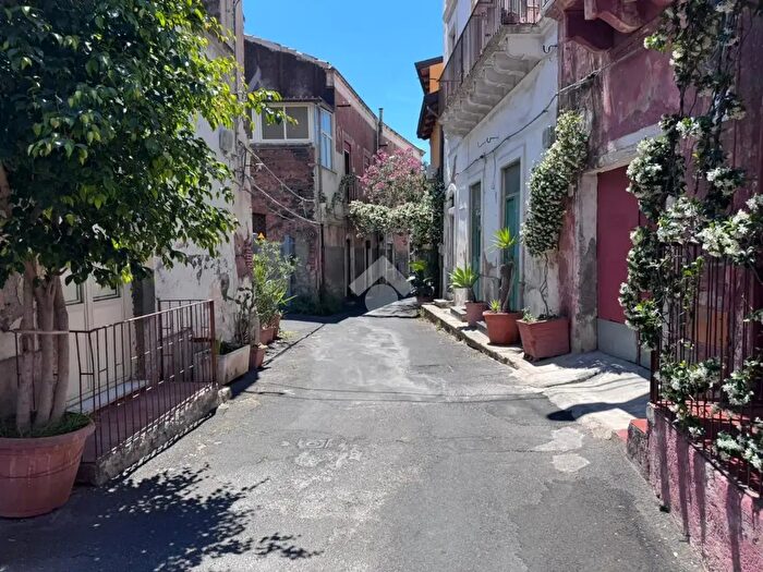 Appartamento trilocale in vendita in Via Consolazione, Catania