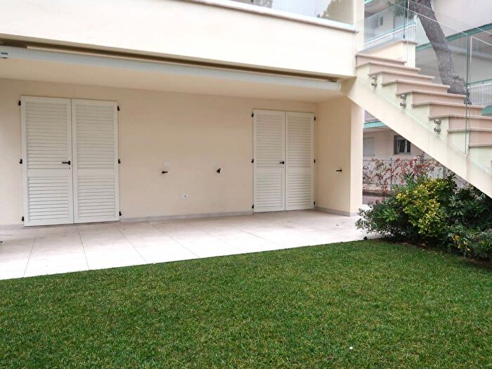 Appartamento quadrilocale in affitto in Via Traversa Pineta, Milano Marittima, Cervia