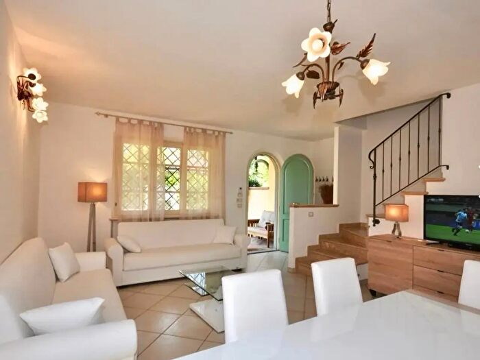 Casa con 6 locali in vendita in Forte Dei Marmi