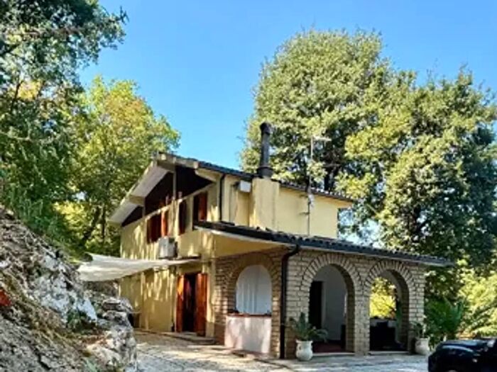 Casa quadrilocale in vendita in Vocabolo Resano, Orte