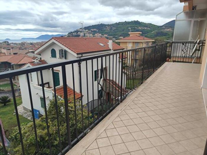 Appartamento quadrilocale in vendita in Via San Francesco, Pietra Ligure