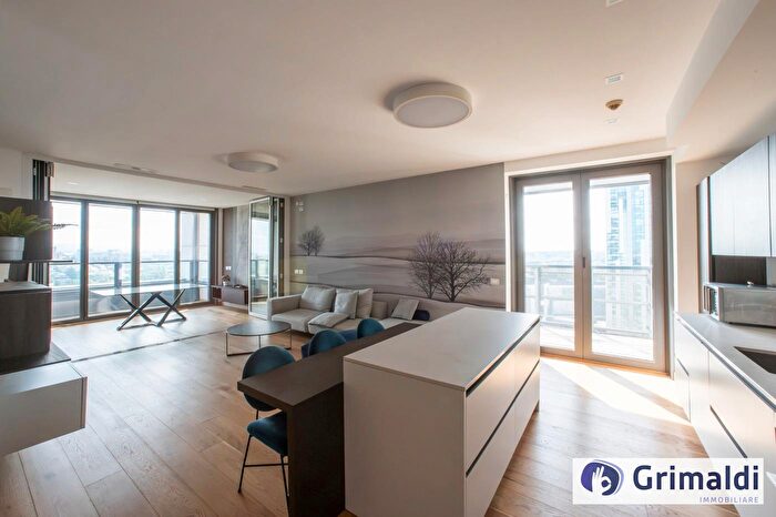 Appartamento trilocale in vendita in Viale Giorgio Ribotta, Roma