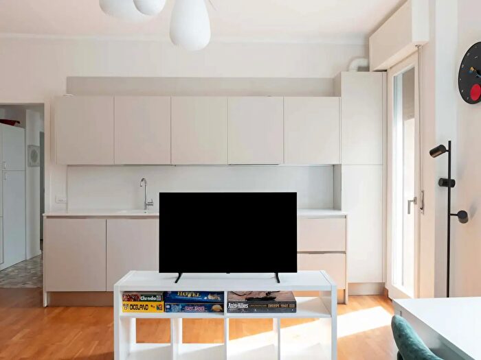 Appartamento monolocale in affitto in Via Domodossola, Milano