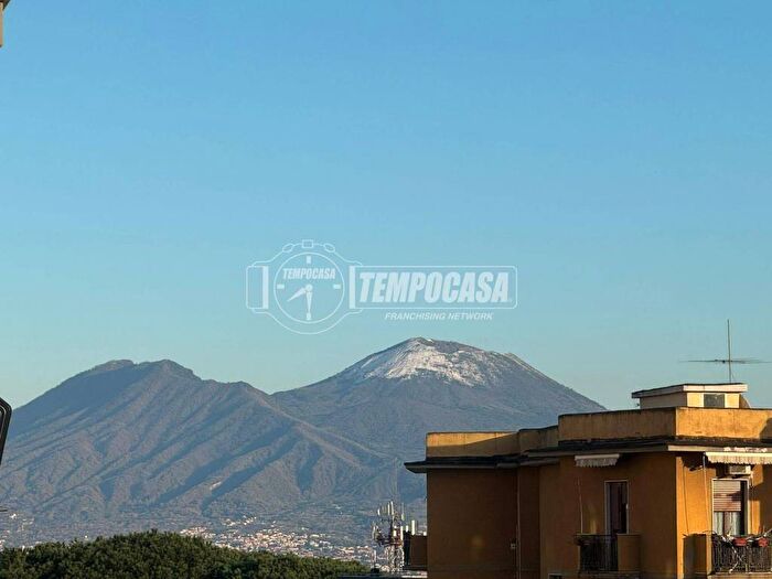 Appartamento trilocale in affitto in Viale Colli Aminei, Colli Aminei Capodimonte, Napoli