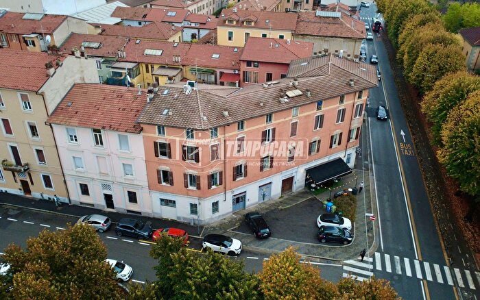 Appartamento trilocale in vendita in Via Aquileia, Brescia