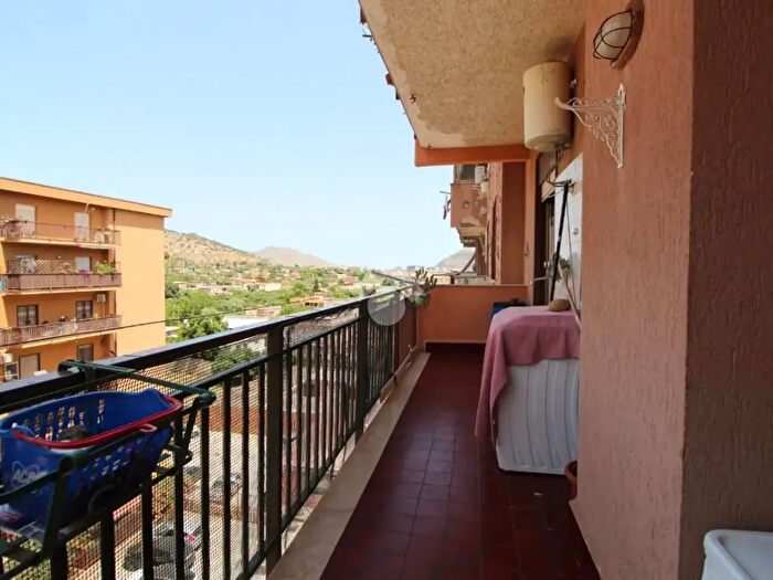 Appartamento trilocale in vendita in Via Scaglione Pietro, Palermo