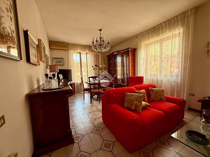 Appartamento con 7 locali in vendita in Via Bartolomeo Diaz, Gubbio