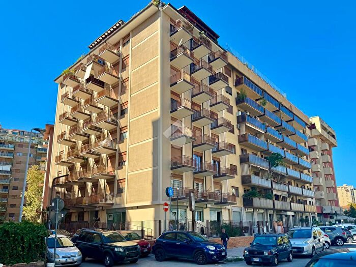 Appartamento quadrilocale in vendita in Via Valplatani, Palermo
