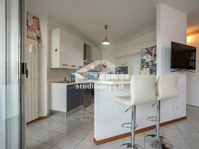 Appartamento trilocale in vendita in Via Bergamo, Azzano San Paolo