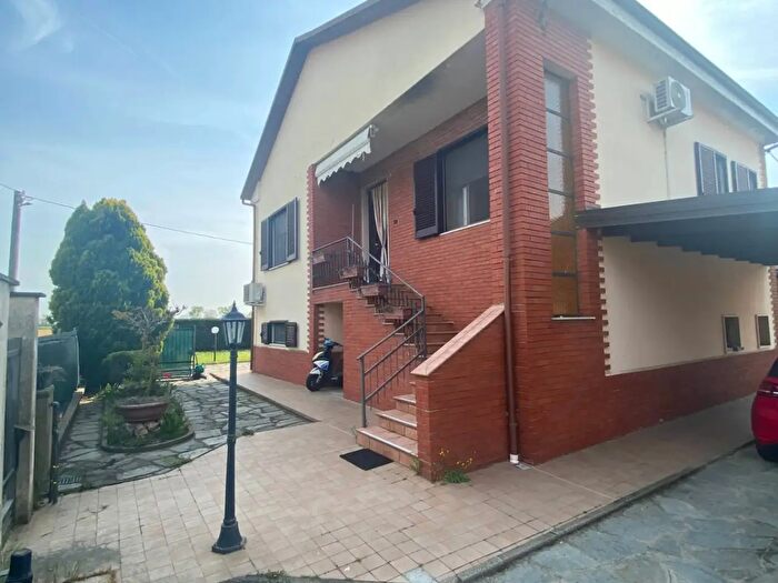 Casa con 6 locali in vendita in Via Aldo Diani, Alessandria