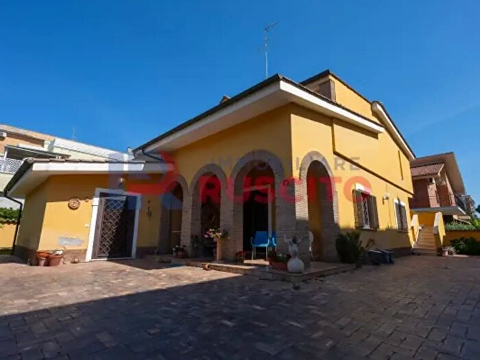 Casa con 6 locali in vendita in Via Roma, Ladispoli