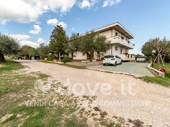 Appartamento con 5 locali in vendita in Contrada San Pellegrino, Loreto Aprutino